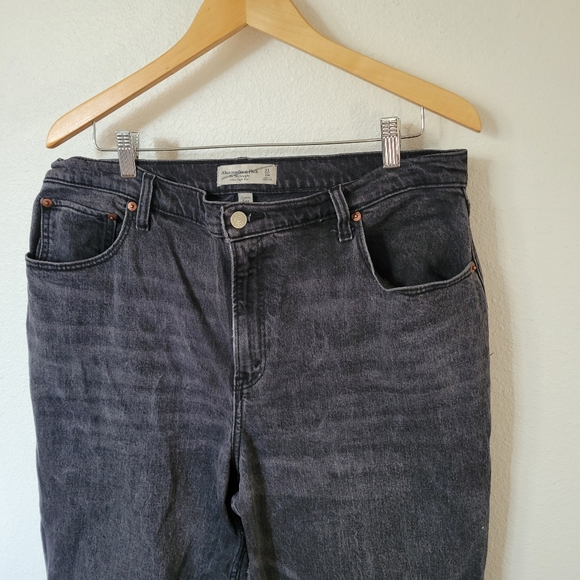 ABERCROMBIE AND FITCH Ultra High Rise 90s Straight Jean Curve Love Short - Picture 8 of 9